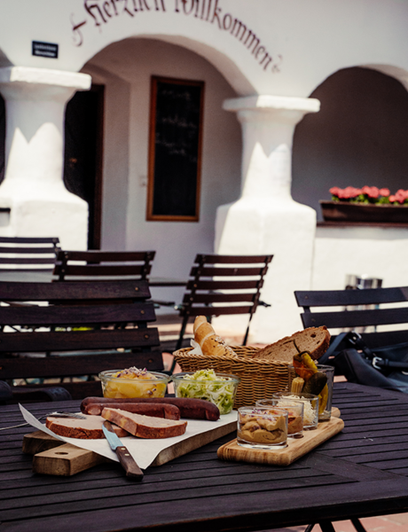 Moorochsenjause in the Arkadenheuriger (C) REDUCE health resort