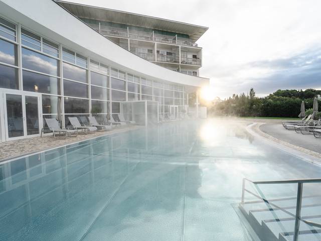 Outdoor pool hotel Vital