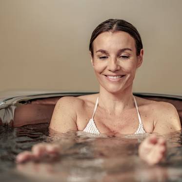 Sparkling carbonated medicinal bath