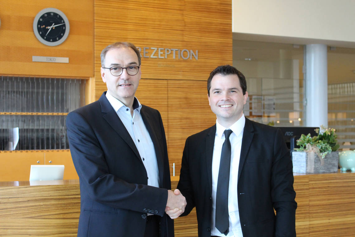 Executive Board Director Dr. Schneemann welcomes the new hotel manager Marcel Pomper