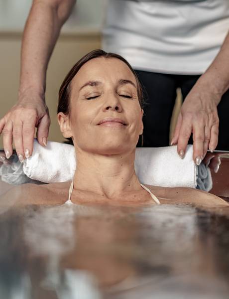 Revitalizing bath in carbonated medicinal water