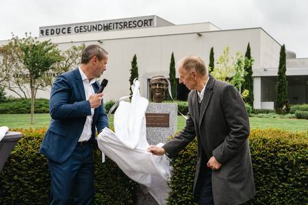 Unveiling of the bust of Hannes Steiger in the Kurpark.