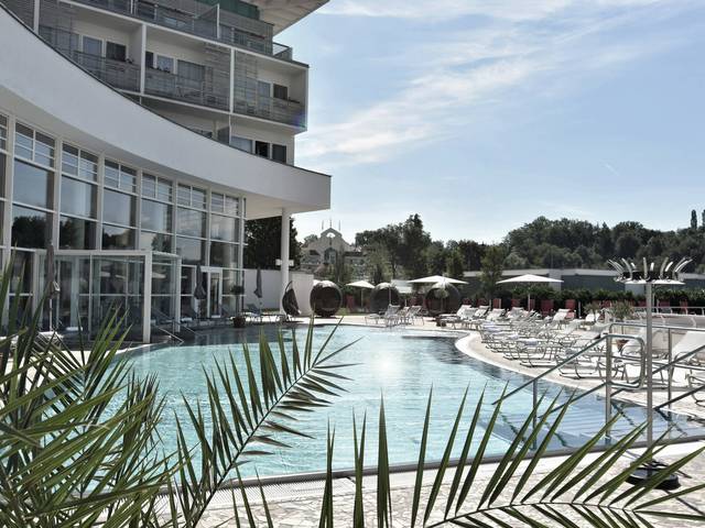 Outdoor Spa Pool in the Summer