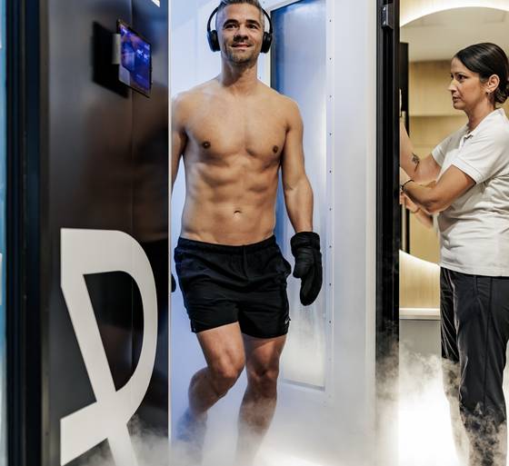 Cold kick in the cold chamber at the REDUCE health resort