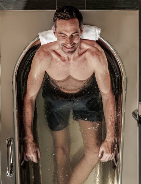 Revitalizing bath in carbonated medicinal water