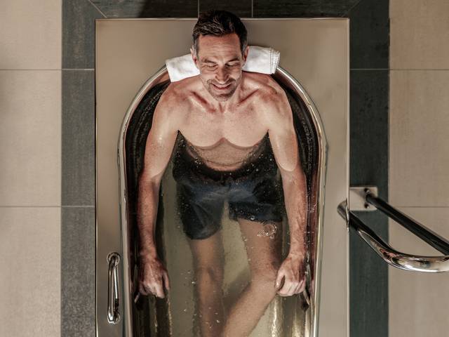 Bath in carbonated medicinal water