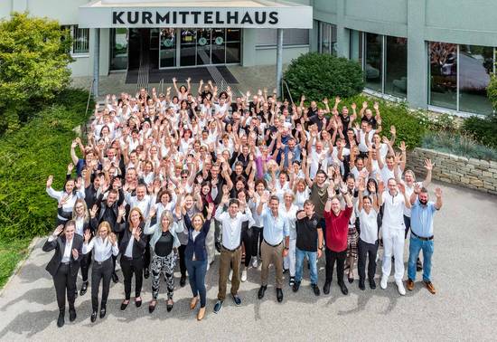 Team photo in front of the REDUCE Kurmittelhaus