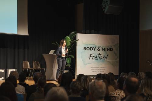 In her lecture, neuroscientist Dr. Manuela Macedonia explains the impact of exercise on the brain.